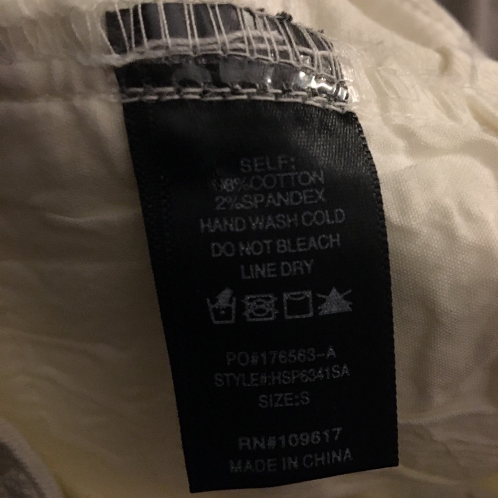 White button up shorts - Picture 4 of 4